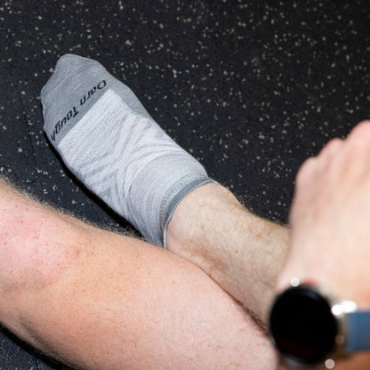 Men's Run No Show Tab Cushioned Ultra-Lightweight Running Socks | Darn Tough