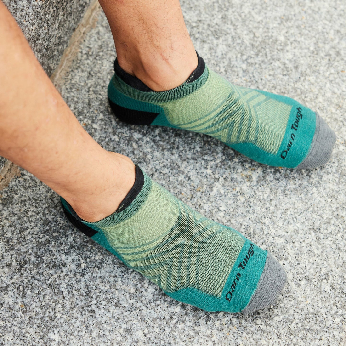 Men's Run No Show Tab Cushioned Ultra-Lightweight Running Socks | Darn Tough
