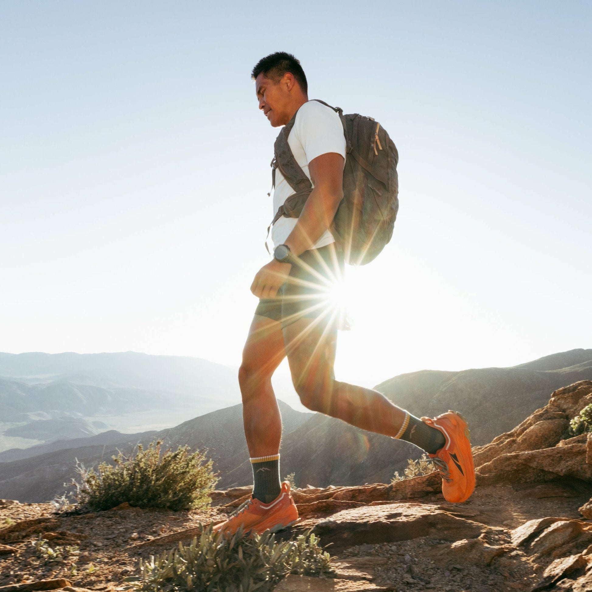 Men's Hiker Micro Crew Midweight Hiking Socks | Darn Tough