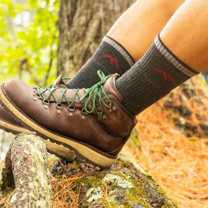 Men's Hiker Boot Midweight Hiking Socks | Darn Tough