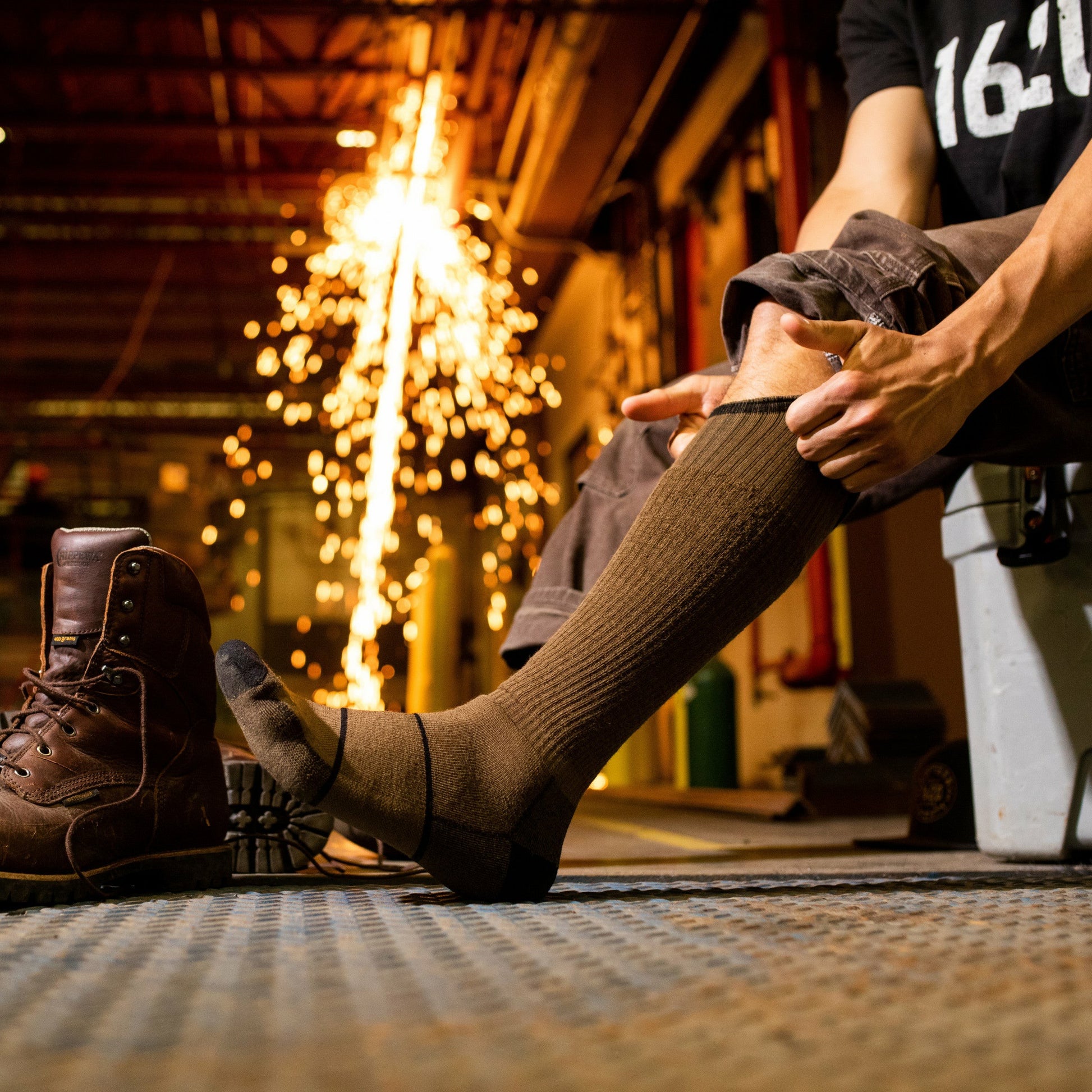 Men's Paul Bunyan Over-the-Calf Midweight Work Socks | Darn Tough