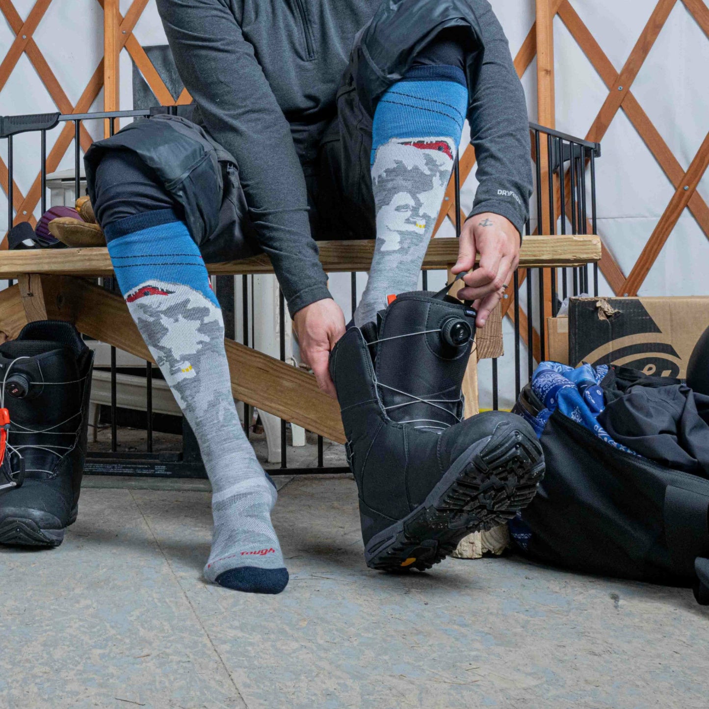 Men's Heady Yeti Over-the-Calf Midweight Ski & Snowboard Socks | Darn Tough