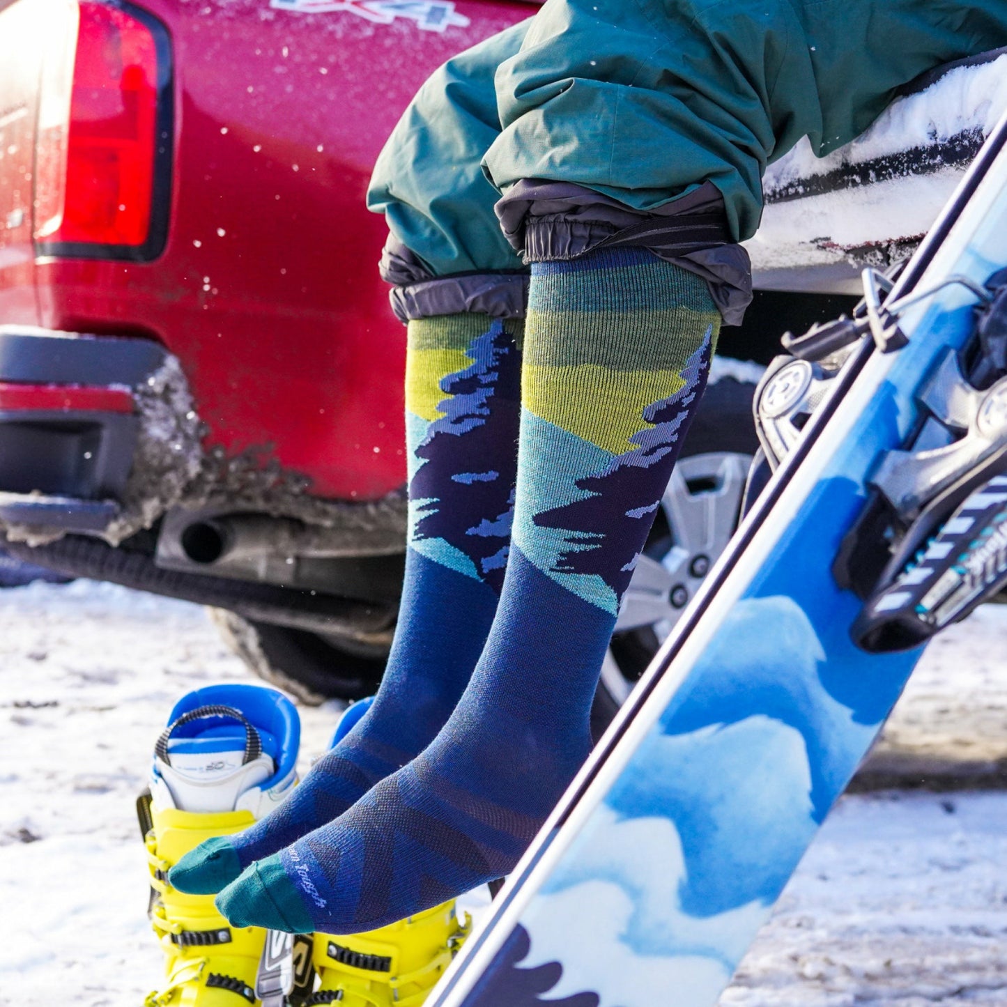 Men's Solstice Over-the-Calf Lightweight Ski & Snowboard Socks | Darn Tough