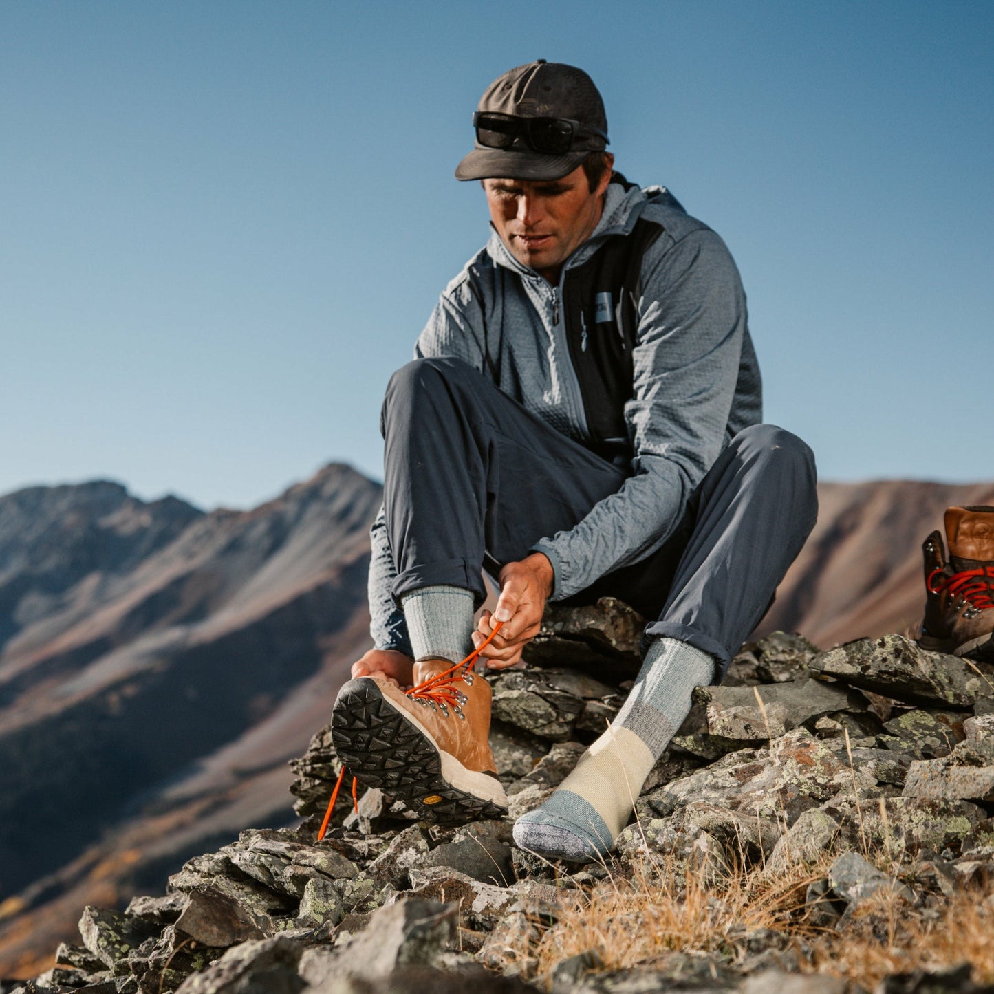Men's Mountaineering Micro Crew Heavyweight Hiking Socks | Darn Tough