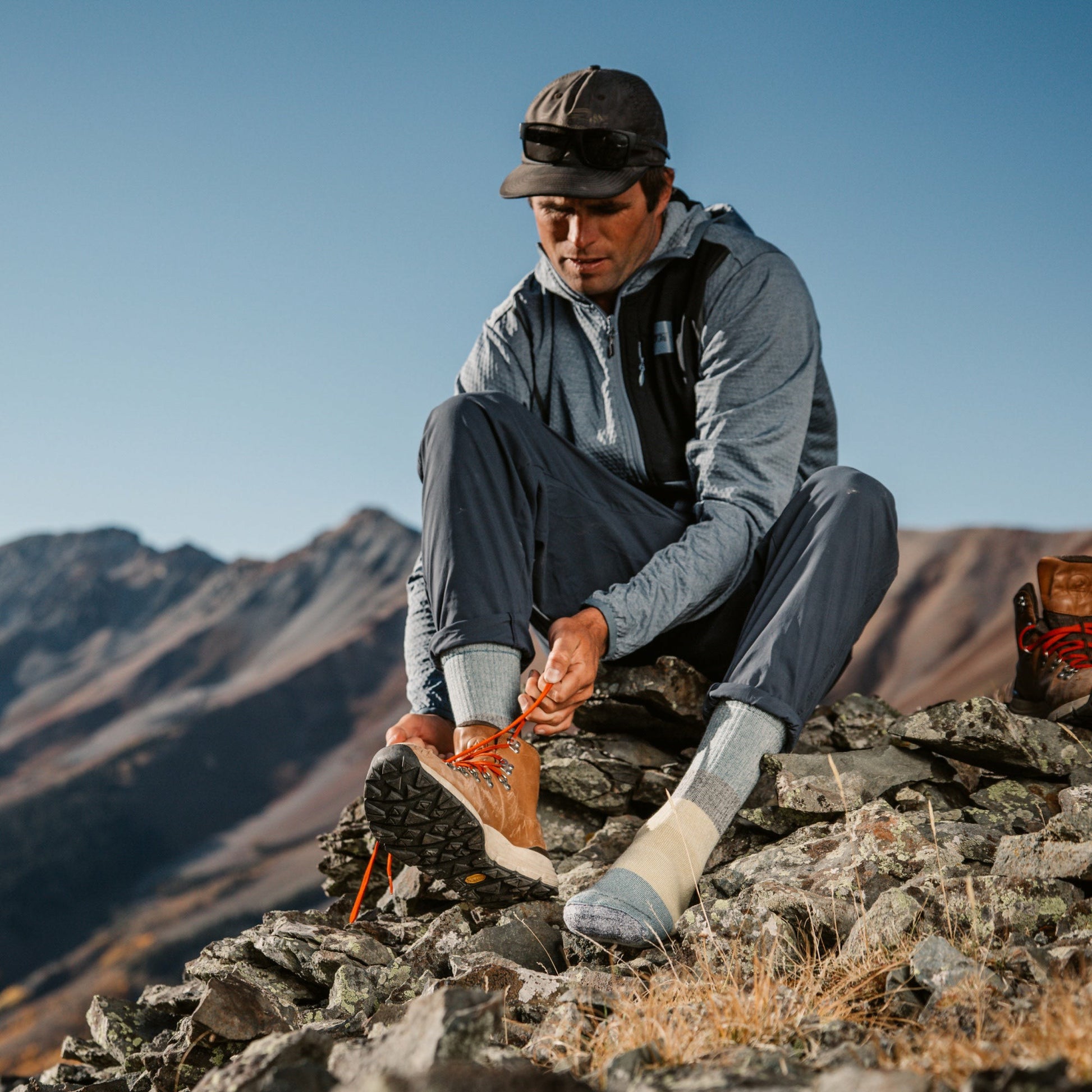 Men's Mountaineering Micro Crew Heavyweight Hiking Socks | Darn Tough
