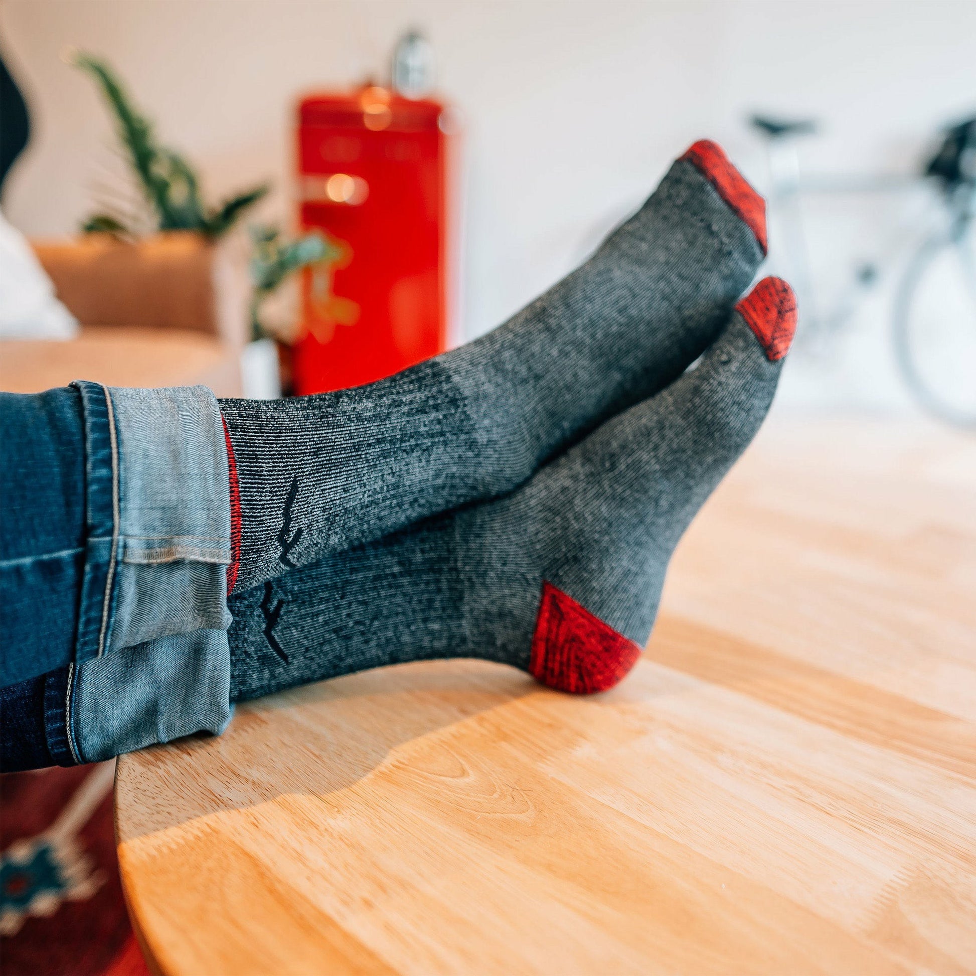 Men's Mountaineering Micro Crew Heavyweight Hiking Socks | Darn Tough