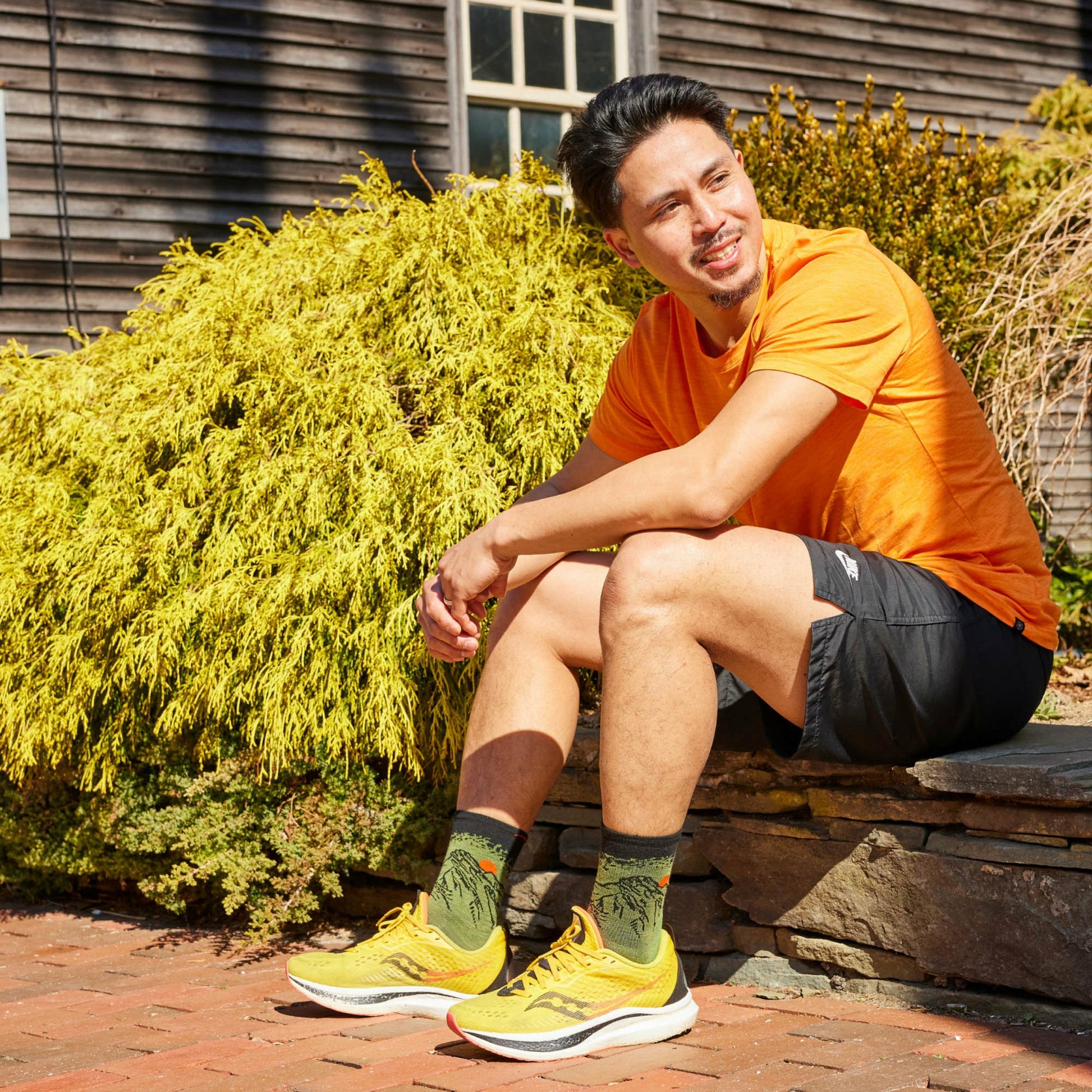 Men's Vert Micro Crew Ultra-Lightweight Running Socks | Darn Tough