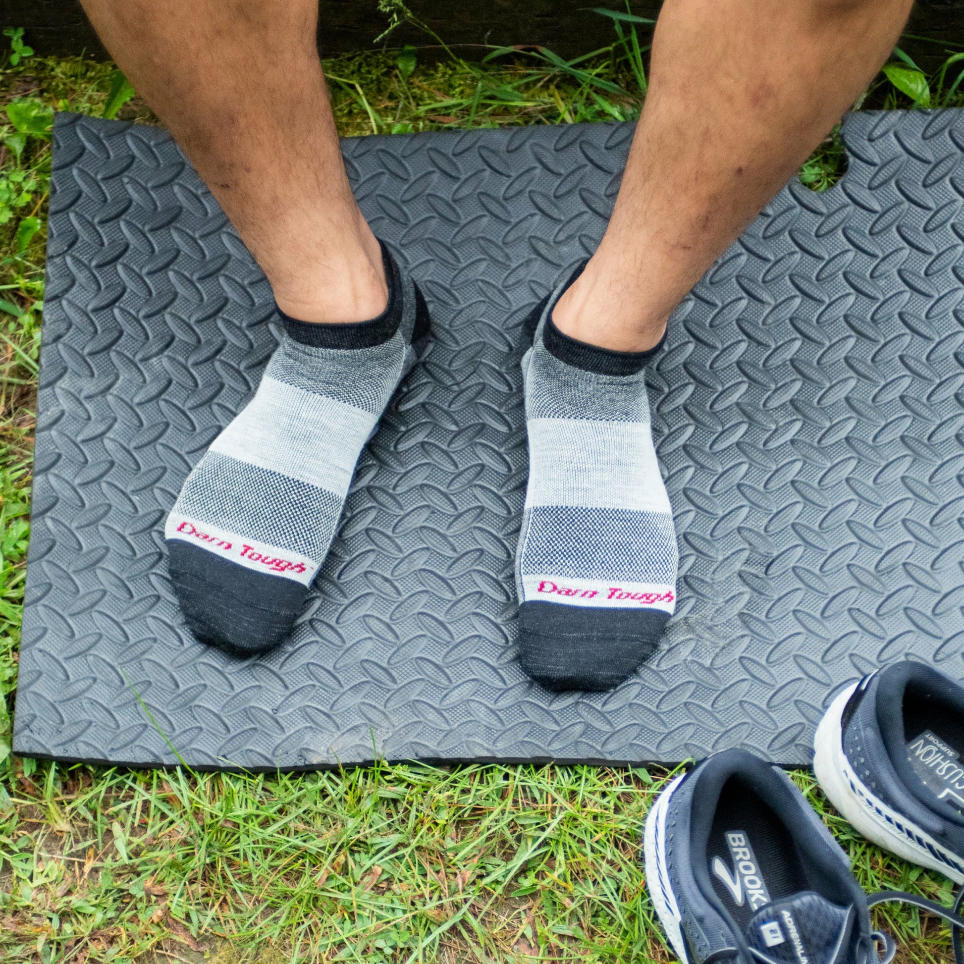 Men's 1437 No Show Lightweight Running Socks | Darn Tough