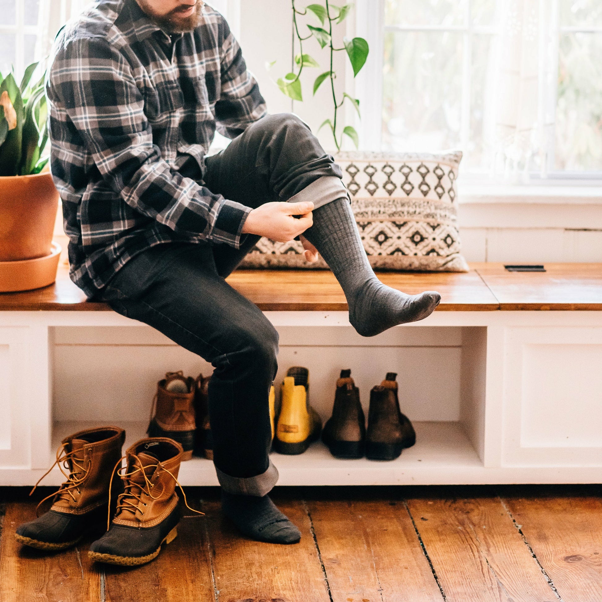 Men's The Standard Mid-Calf Lightweight Lifestyle Socks | Darn Tough