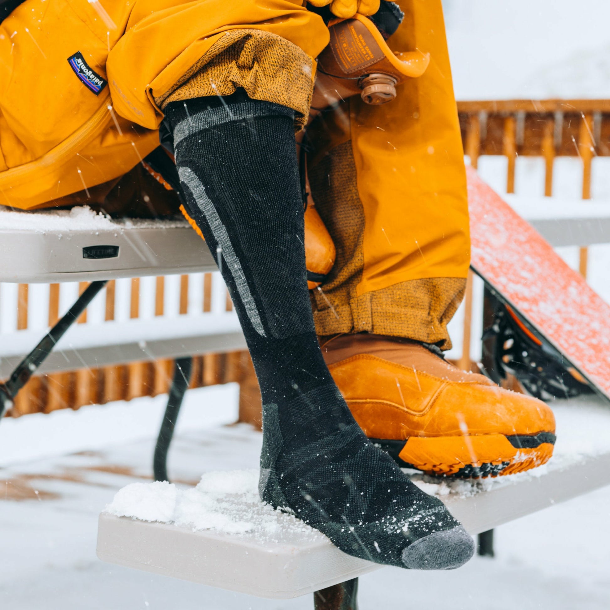 Men's Edge Over-the-Calf Midweight Ski & Snowboard Socks | Darn Tough