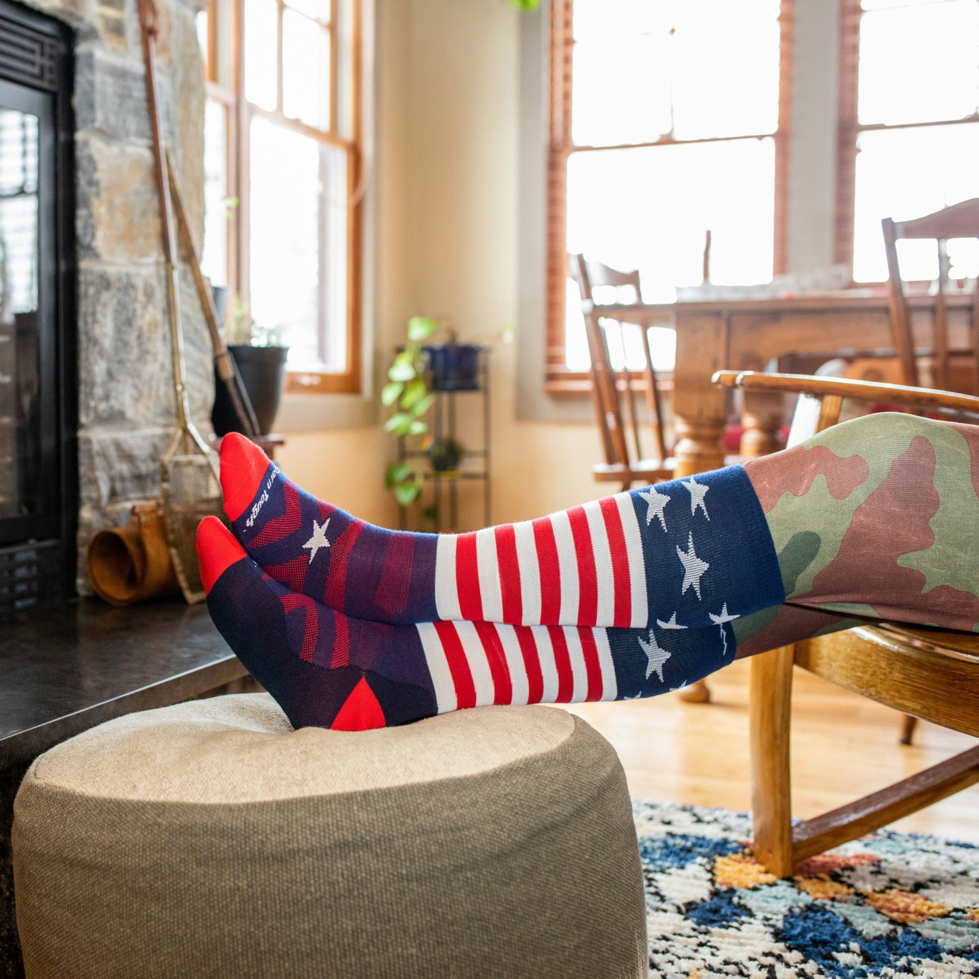 Men's Captain Stripe Over-the-Calf Midweight Ski & Snowboard Socks | Darn Tough
