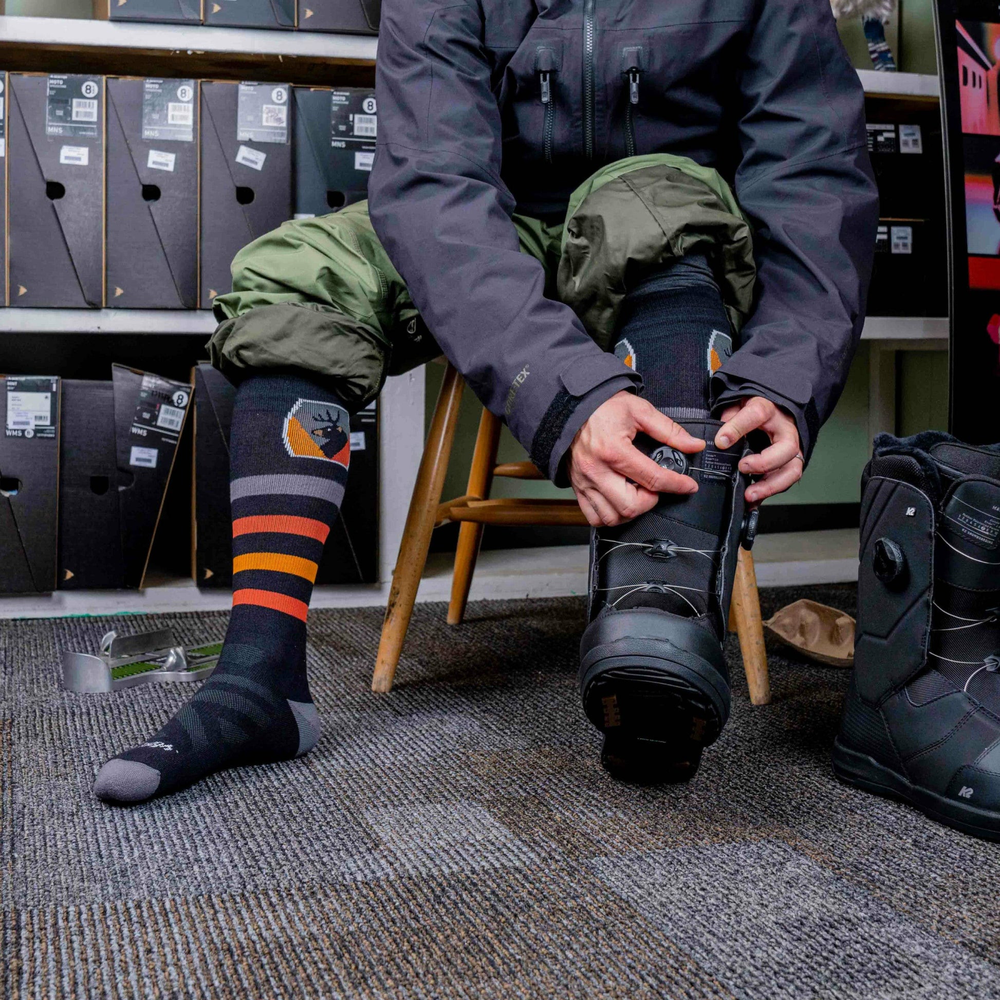 Men's Beer Badge Over-the-Calf Midweight Ski & Snowboard Socks | Darn Tough