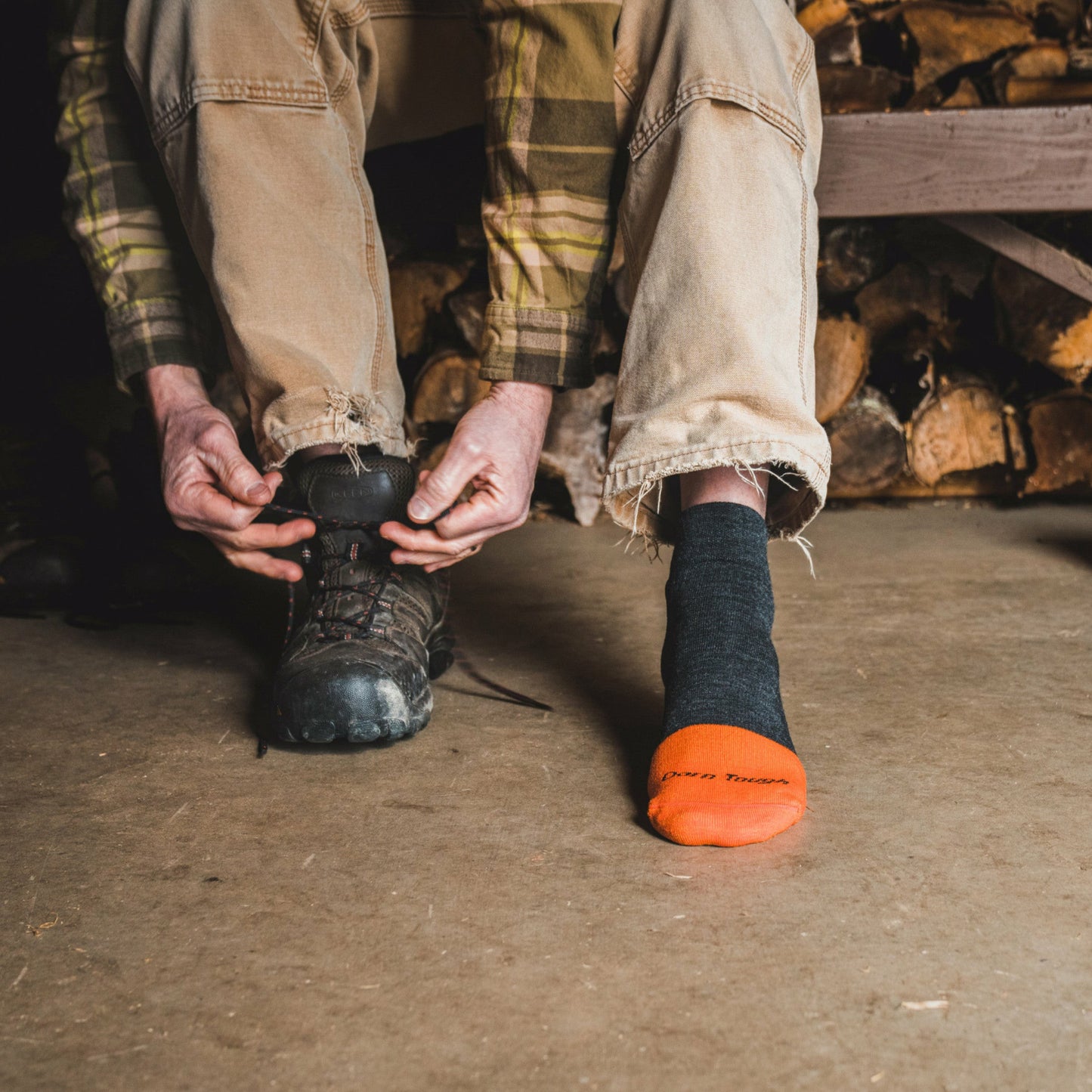 Men's Steely Quarter Midweight Work Socks | Darn Tough