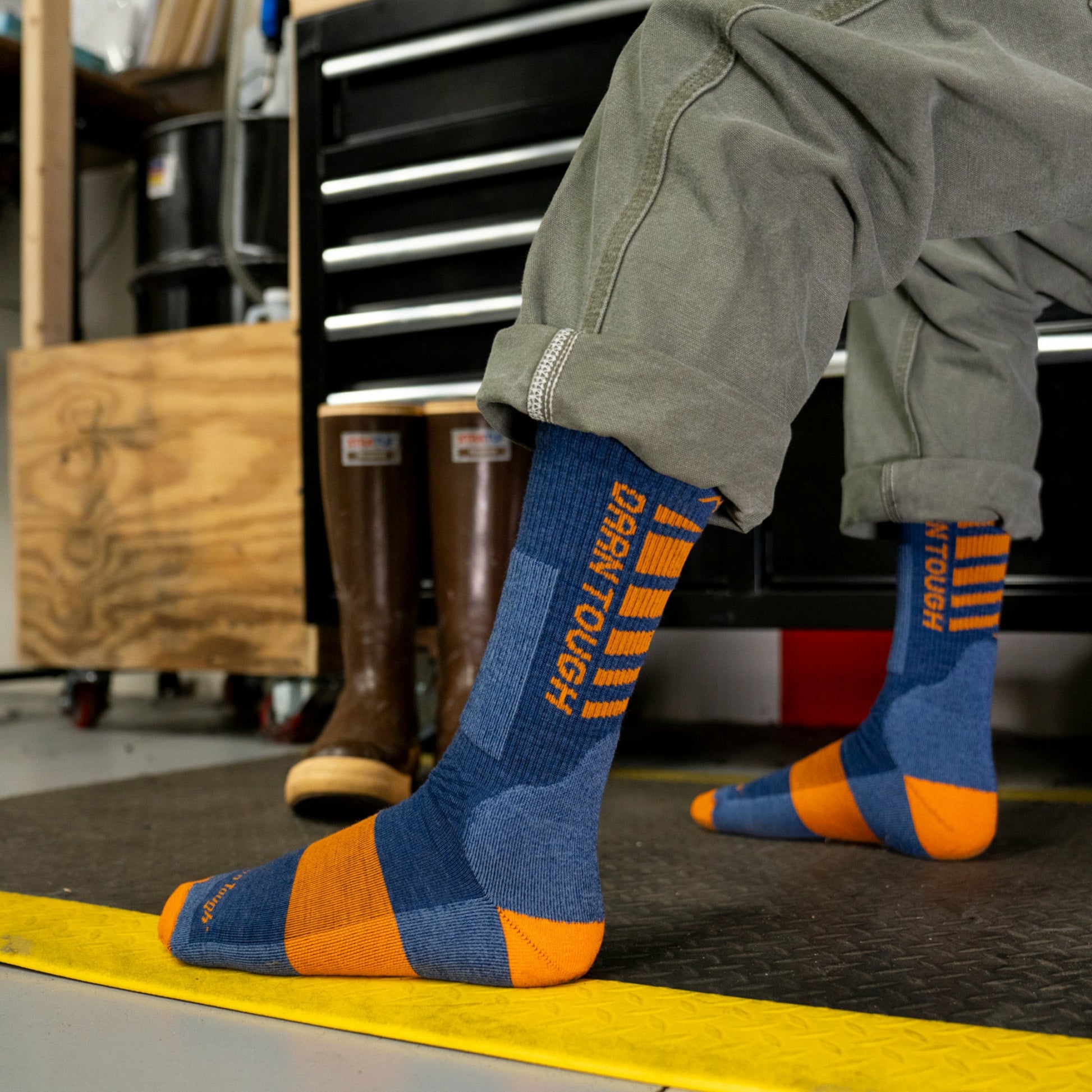 Men's Backbone Boot Midweight Work Socks | Darn Tough
