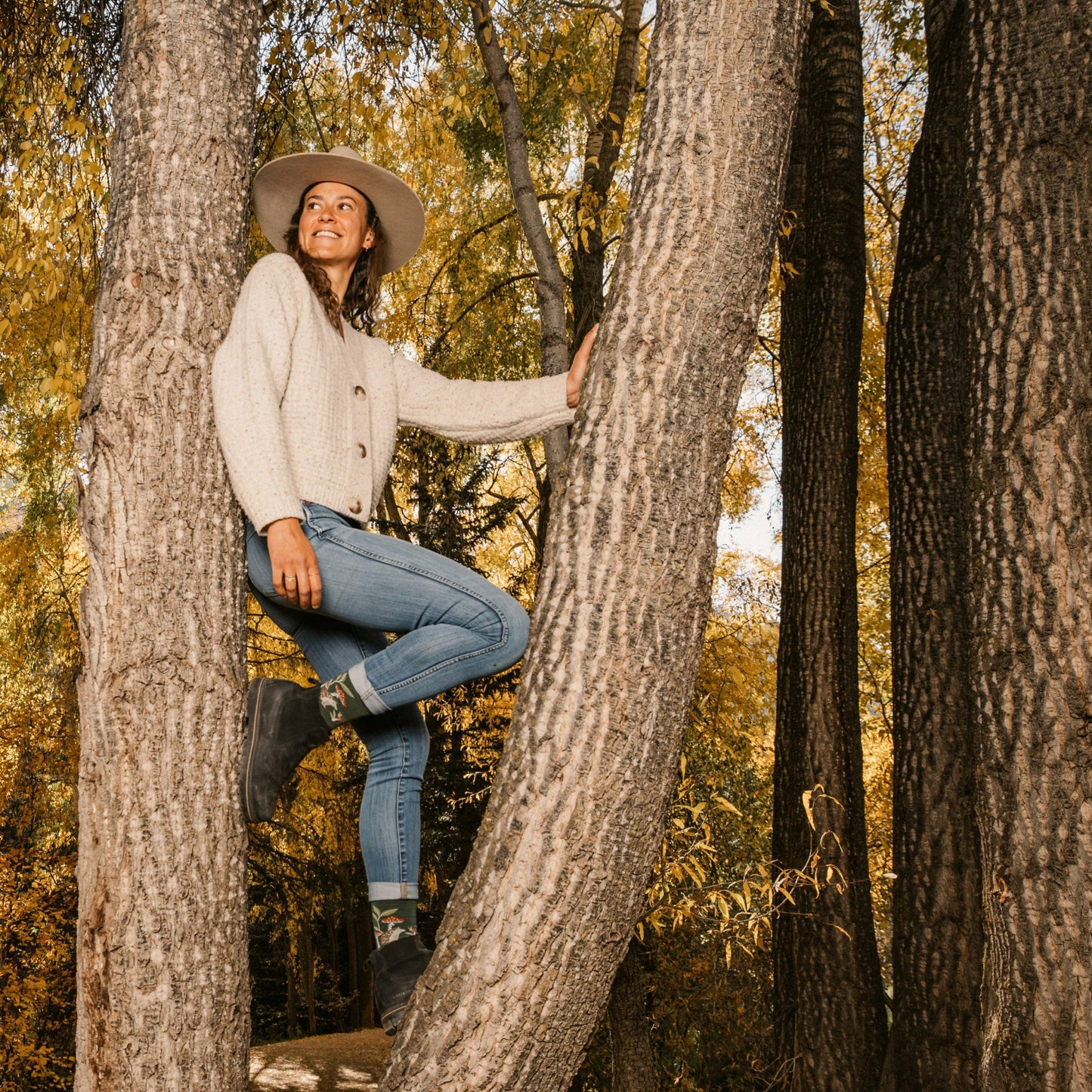 Women's Wild Life Crew Lightweight Lifestyle Socks | Darn Tough