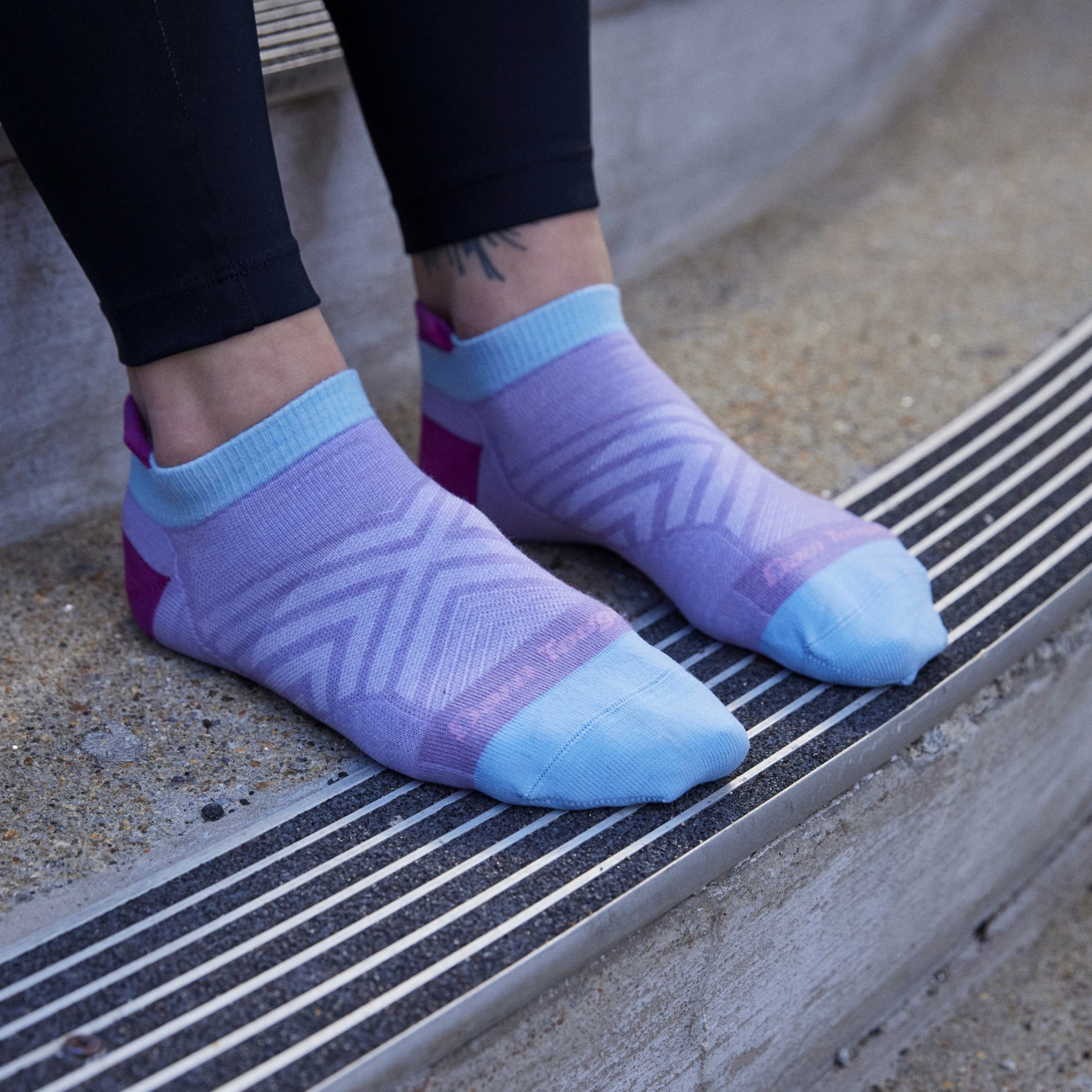 Women's Run No Show Tab Ultra-Lightweight Running Socks | Darn Tough