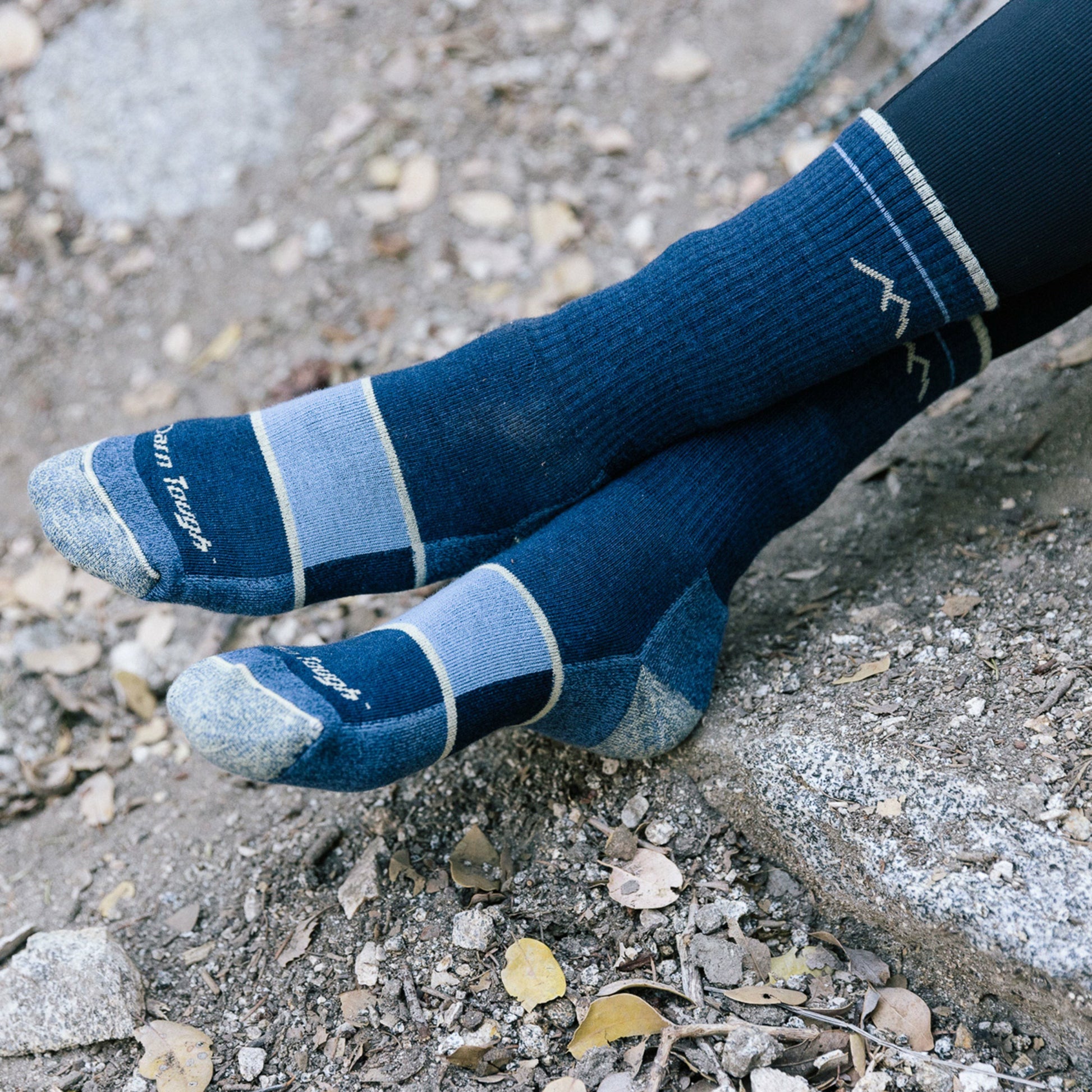 Women's Hiker Boot Full Cushion Midweight Hiking Socks | Darn Tough