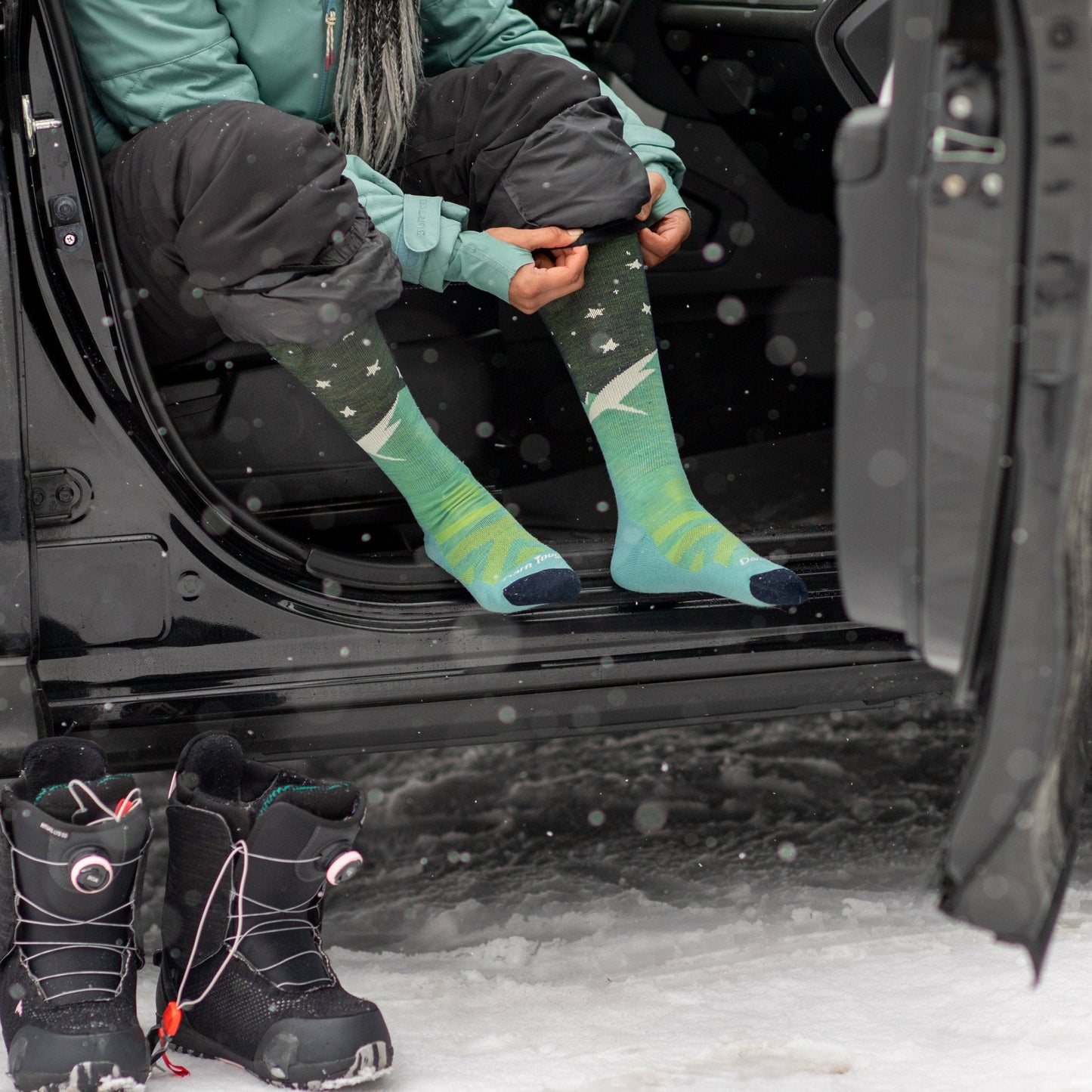 Women's Aurora Over-the-Calf Lightweight Ski & Snowboard Socks | Darn Tough