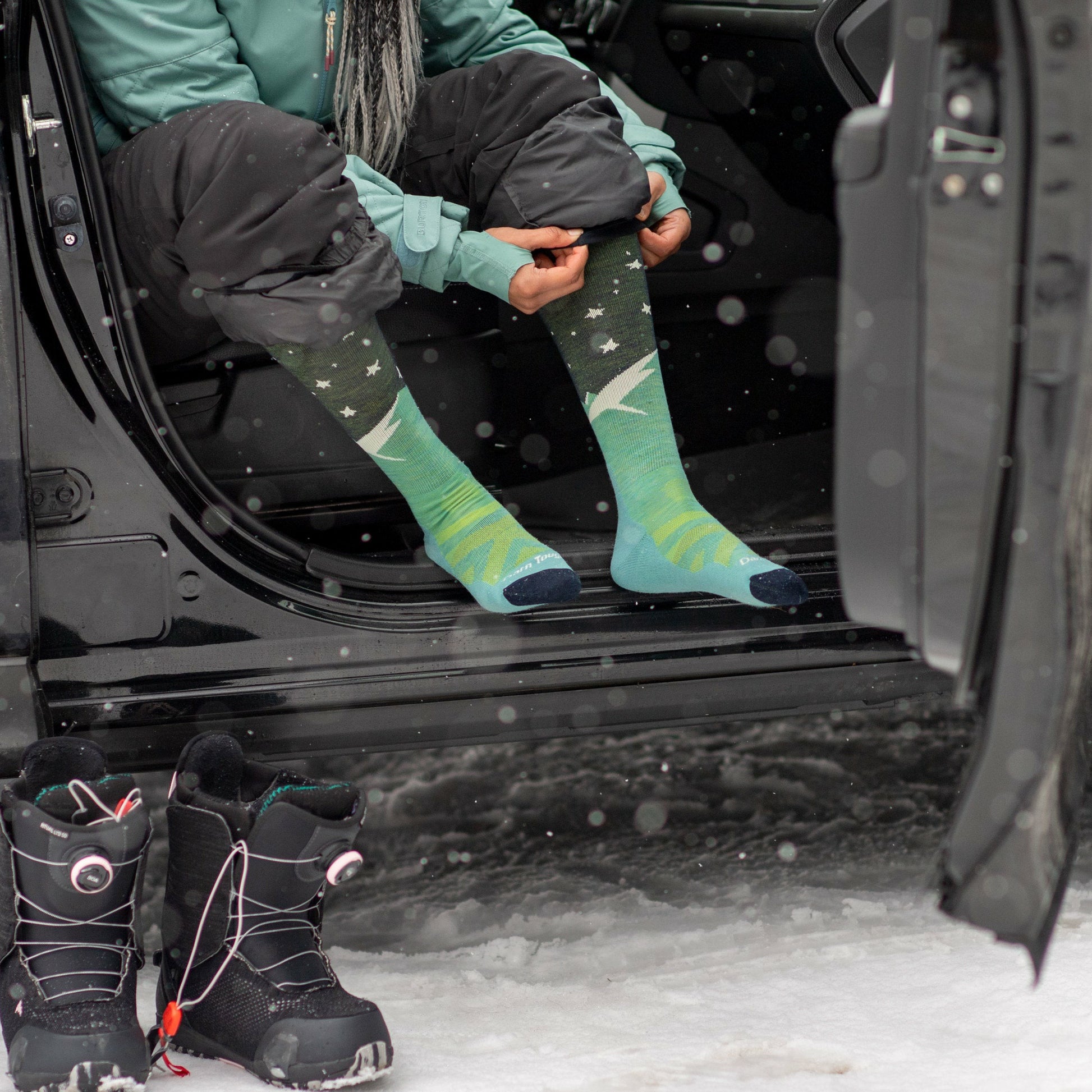Women's Aurora Over-the-Calf Lightweight Ski & Snowboard Socks | Darn Tough