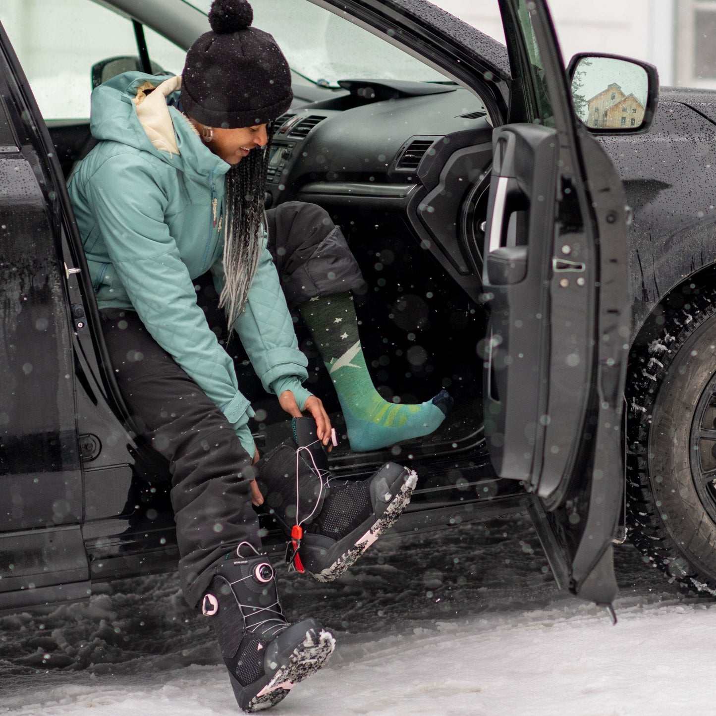 Women's Aurora Over-the-Calf Lightweight Ski & Snowboard Socks | Darn Tough