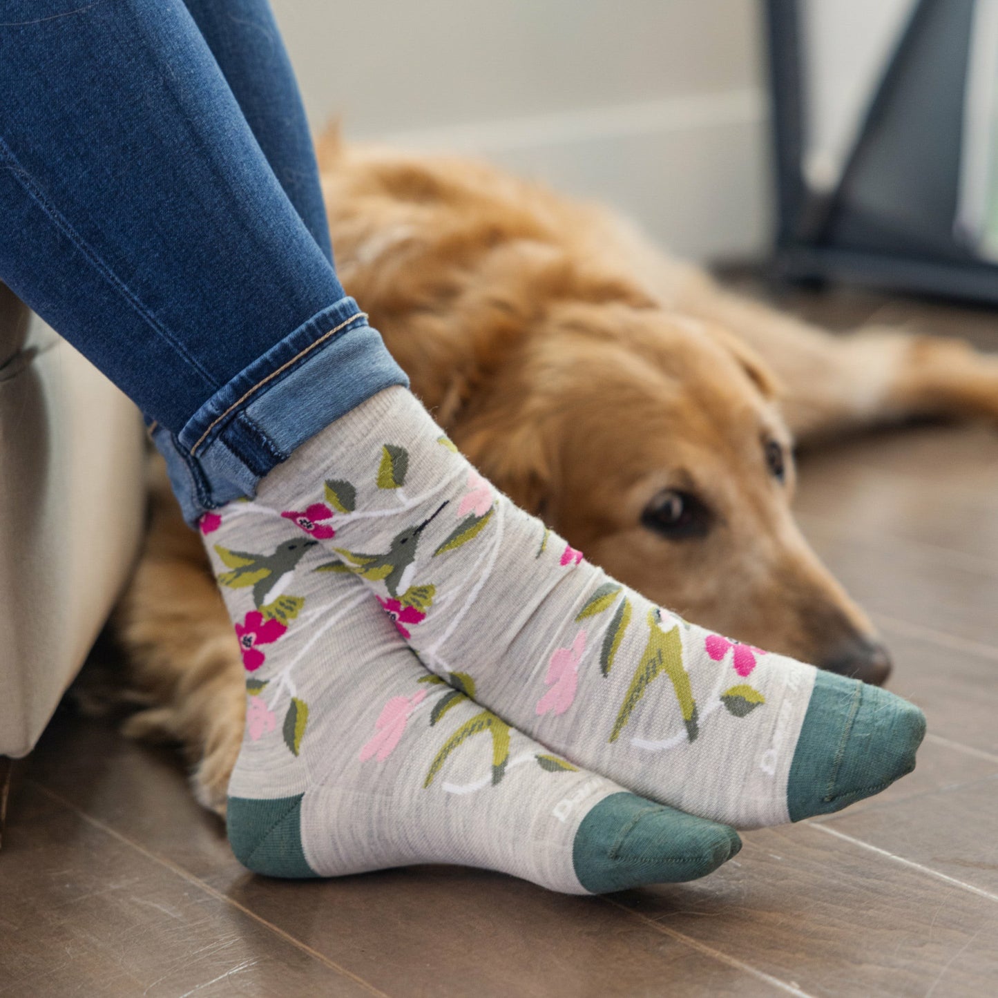 Women's Birds of a Feather Crew Lightweight Lifestyle Socks | Darn Tough