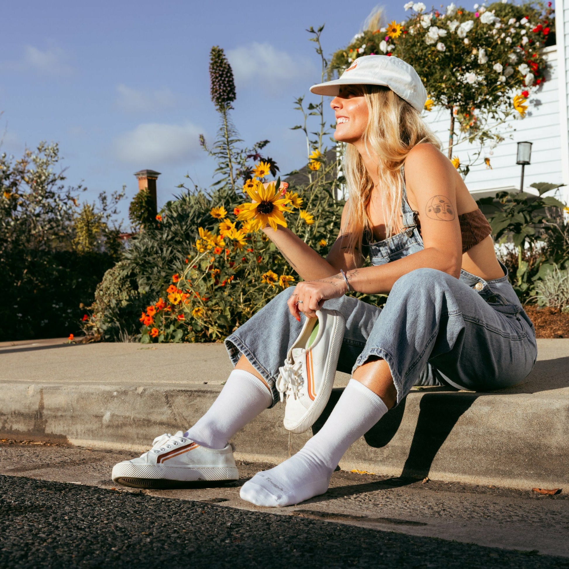 Women's Solid Basic Crew Lightweight Lifestyle Socks | Darn Tough