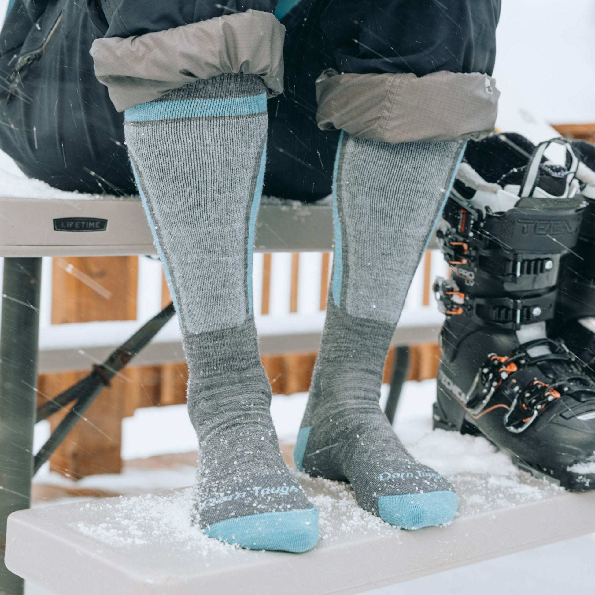 Women's Edge Over-the-Calf Midweight Ski & Snowboard Socks | Darn Tough