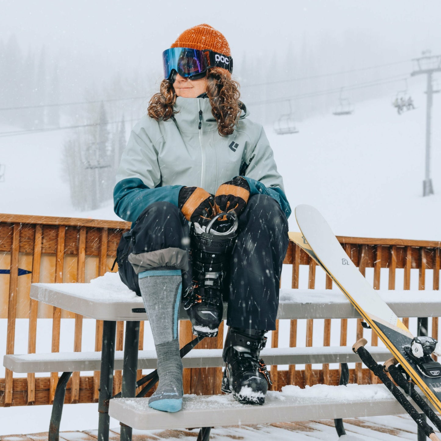 Women's Edge Over-the-Calf Midweight Ski & Snowboard Socks | Darn Tough