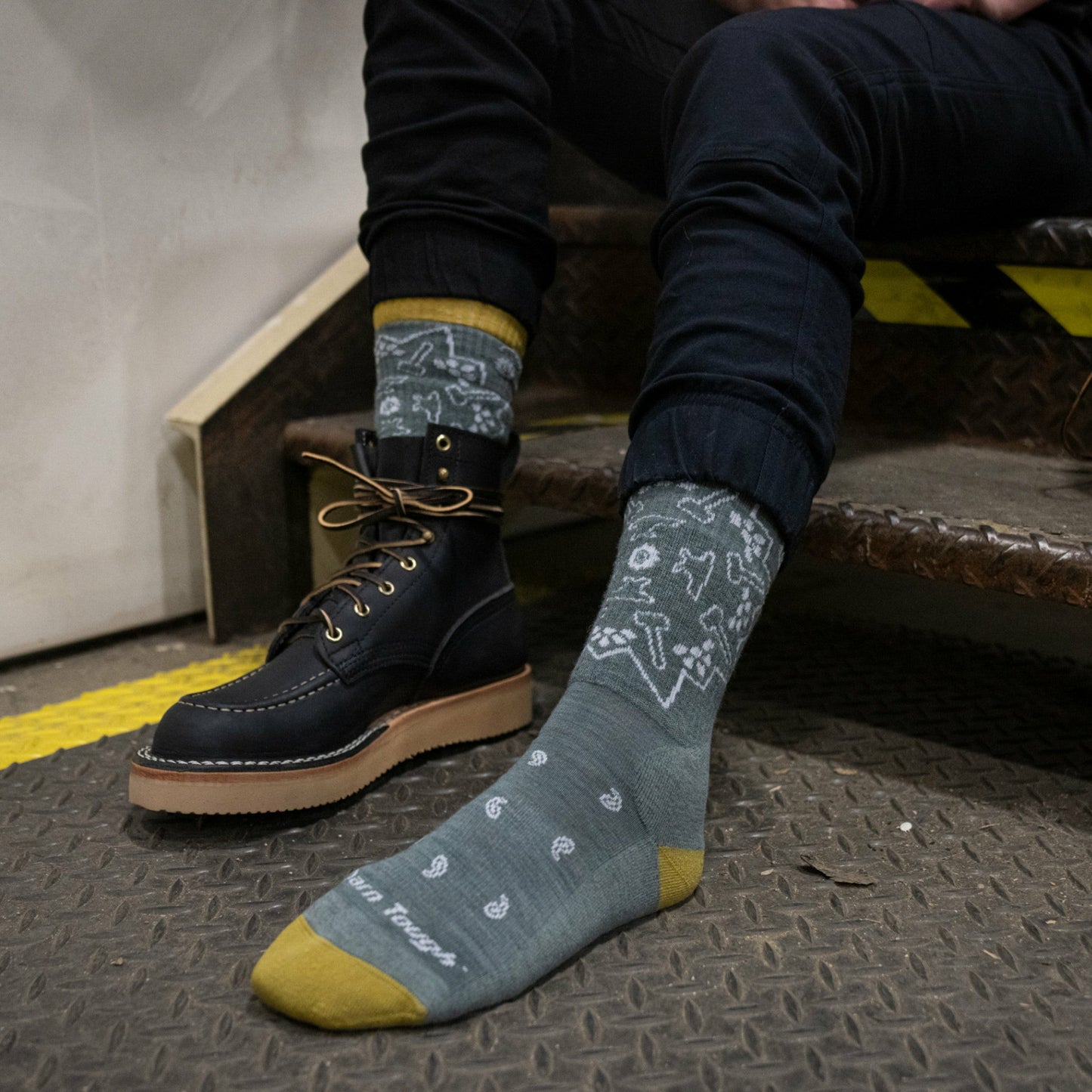 Women's Forged Boot  Midweight Work Sock- Last Chance | Darn Tough